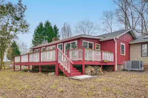 Tranquil Lakefront Home w/ Sunroom in Burlington - Interni