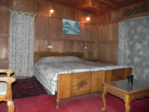 Shabrose Heritage Houseboats - Chambre