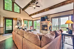 3 Mi to Beech Mtn: Treetop Cabin w/ Deck & Views - Interiör