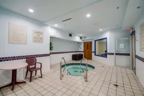 Best Western Peace Arch Inn - Pool