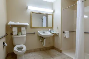 Super 8 by Wyndham Great Bend - Badezimmer