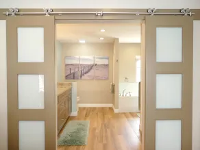 Delightful home with pool and direct boating access - Bathroom