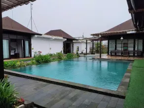 Merlyn Meadows Retreat - Pool