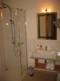 Tolles Privatzimmer mit Terrasse - Badezimmer