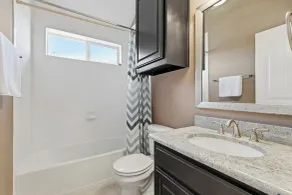 Spacious 4BR Home in Frisco Ideal for Long Stays - Salle de bain