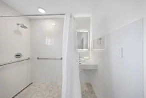 Miami Retreat - 1-BR Parking, Gym & BBQ Area - Badrum