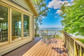 Private Shoreline & Green Bay Views! Family Home - Innenbereich