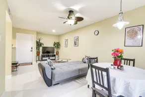 Houston Condo w/ Pool Access ~ 1 Mi to NRG Stadium - Interior