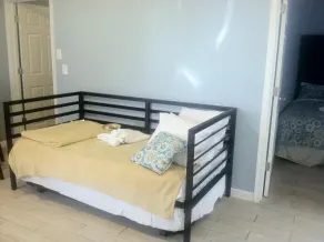 HC-121 Beach Haus - Room