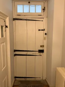 The Avenue Guesthouse and Gallery - Interior entrance
