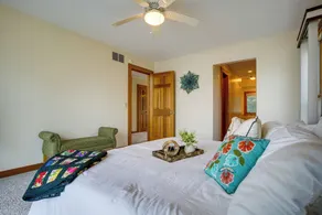 Lakefront Syracuse Home w/ Deck & Private Dock! - Interiør