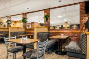 Ramada by Wyndham Paintsville Hotel & Conference Center - Restaurant