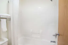 Super 8 by Wyndham Monmouth IL - Salle de bain