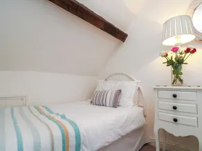 Little Gem - Room
