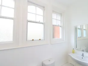 Magpies - Bathroom