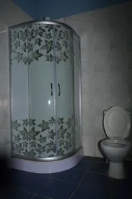 Tommy's Lounge Apartments - Bathroom