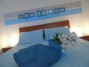 On Holiday Between Sky And Sea geco Di Campiglia pet friendly big garden - Room