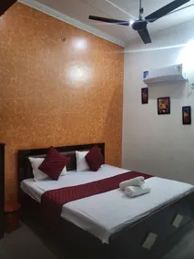 Ramam Hotel by Naavagat Near Ram Mandir - Room