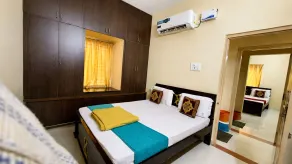 Govinda Nivas Homestay- Appartement with Fridge ,AC ,Geyser, Sofa, Separate puja room ,WIFI ,TV, Lift and 24 hours check-out - Quarto