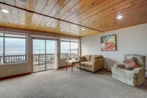 Hilltop Hideout w/ Sweeping Birch Bay Views - Interiør