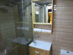 Adventurer's Village Milton Keynes - Bathroom