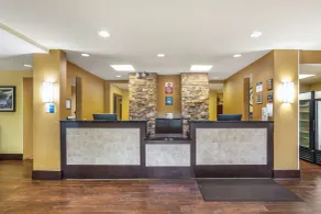 Best Western PLUS University Park Inn & Suites - Rezeption