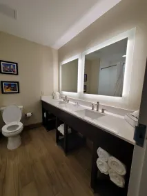 Comfort Inn & Suites Jacksonville - Orange Park Near Naval Air Station - Bathroom