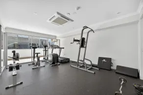 Apartment with Balcony & Parking Perth - Fitness facility
