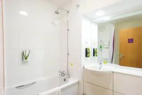 Premier Inn Bournemouth Westbourne - Bathroom