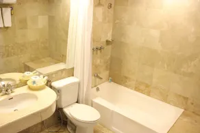 Oxford Suites Makati - Badezimmer