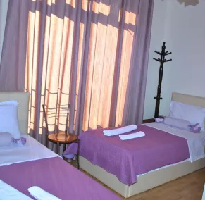 Hotel The First - Zimmer