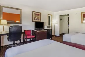 Travelodge By Wyndham Dodge City KS - Rum