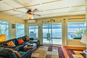 Lakefront Retreat w/ Dock, Paddle Boards & Kayaks! - Interiör
