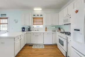 Waterfront Merritt Home w/ Boat Dock & Deck! - Interiør