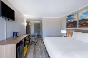 Days Inn & Suites by Wyndham Fort Bragg/Cross Creek Mall - Chambre