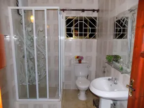 Green Palm Self Catering - Badrum