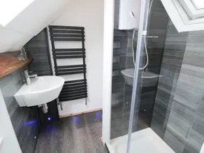 53 Burniston Road - Bathroom