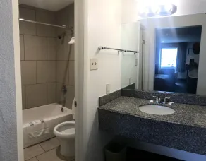 Texas Inn - Bathroom
