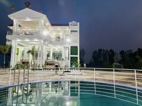 R D Palace and Resort - Piscine