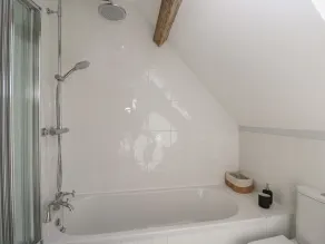Kingfisher, 2 The Old Stables - Bathroom