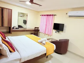 GSILVER SS HOTELS - BUSINESS CLASS ROOMS Near Tirupur Railway Station & Kadharpet - Rum