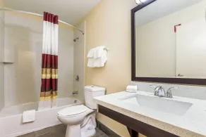 Red Roof Inn Dry Ridge - Badezimmer