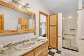 Mountain Retreat With River Views Near Sunday River and Year-round Adventure - Badezimmer