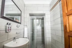 Up21 Guest House - Bathroom