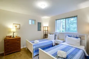 Glacier Springs Cabin - Wood Stove, Hot Tub, Wifi, Sleeps 8 - Værelse