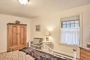 Cozy Easton Getaway w/ Hot Tub, Gas Grill! - Room