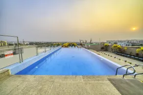 Holiday Inn Kolkata Airport by IHG - Piscine