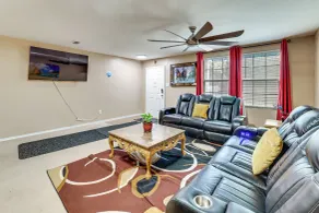 9BR Group Getaway Outside Fort Worth - Interiör