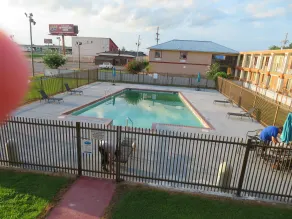 Days Inn by Wyndham Blytheville - Piscine