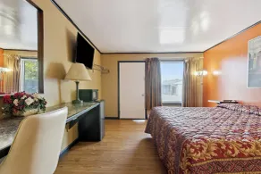 Currys Motel by OYO Saginaw MI - Chambre